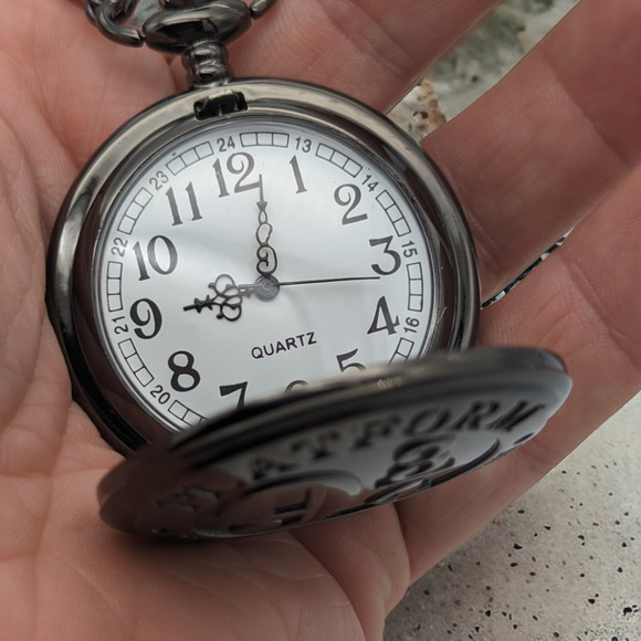 Harry Potter Pocket Watch NEW Gift Platform 9¾ King's Cross Hogwarts Express - Picture 2 of 8